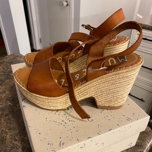 Super cute platform sandal - Picture 1 of 8